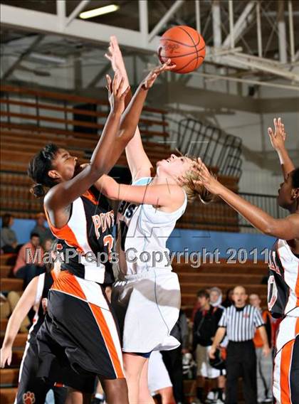 Thumbnail 2 in Powell vs Gibbs (Kroger Thanksgiving Classic) photogallery.