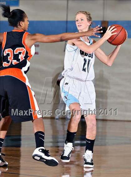 Thumbnail 2 in Powell vs Gibbs (Kroger Thanksgiving Classic) photogallery.