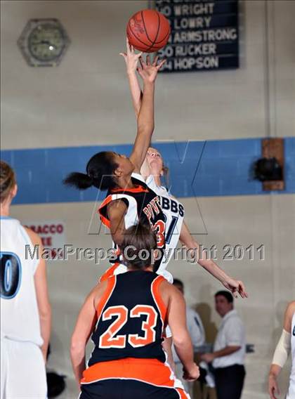 Thumbnail 1 in Powell vs Gibbs (Kroger Thanksgiving Classic) photogallery.