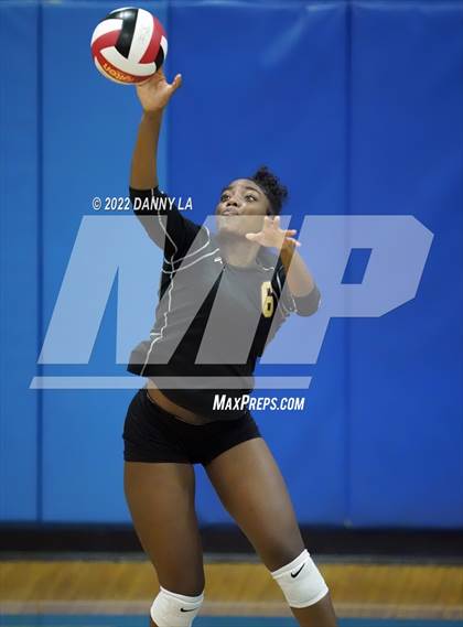 Thumbnail 3 in Middletown vs. Douglass (MPSSAA Class 2A State Semifinal) photogallery.