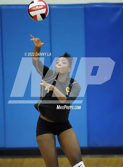 Thumbnail 2 in Middletown vs. Douglass (MPSSAA Class 2A State Semifinal) photogallery.