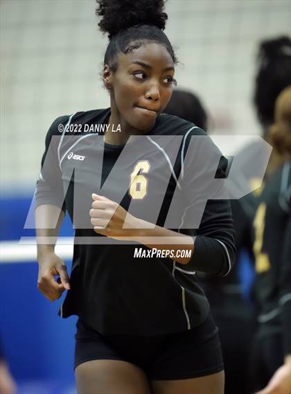 Thumbnail 3 in Middletown vs. Douglass (MPSSAA Class 2A State Semifinal) photogallery.