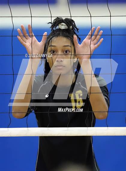 Thumbnail 3 in Middletown vs. Douglass (MPSSAA Class 2A State Semifinal) photogallery.