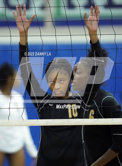 Thumbnail 2 in Middletown vs. Douglass (MPSSAA Class 2A State Semifinal) photogallery.