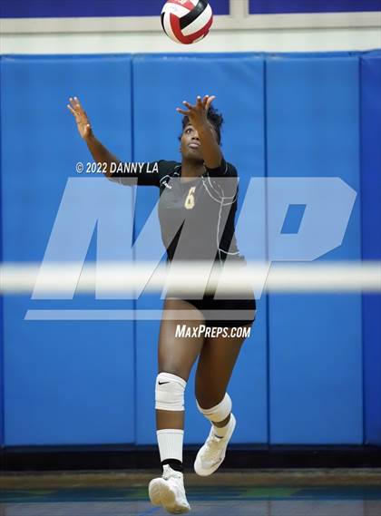 Thumbnail 3 in Middletown vs. Douglass (MPSSAA Class 2A State Semifinal) photogallery.