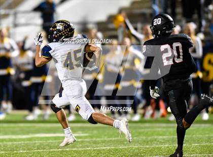 Thumbnail 2 in Stephenville vs. Argyle (UIL 4A D1 Region Semifinal) photogallery.