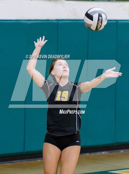 Thumbnail 2 in Royal vs. Pleasant Valley photogallery.