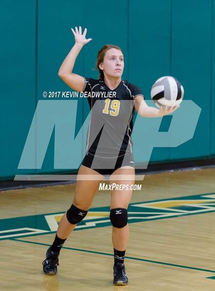 Thumbnail 2 in Royal vs. Pleasant Valley photogallery.
