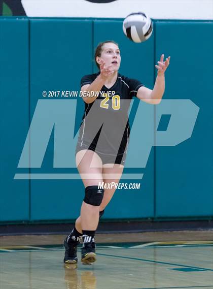 Thumbnail 1 in Royal vs. Pleasant Valley photogallery.