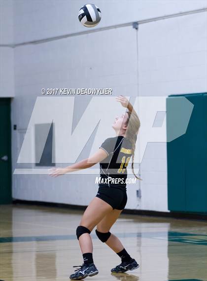 Thumbnail 3 in Royal vs. Pleasant Valley photogallery.