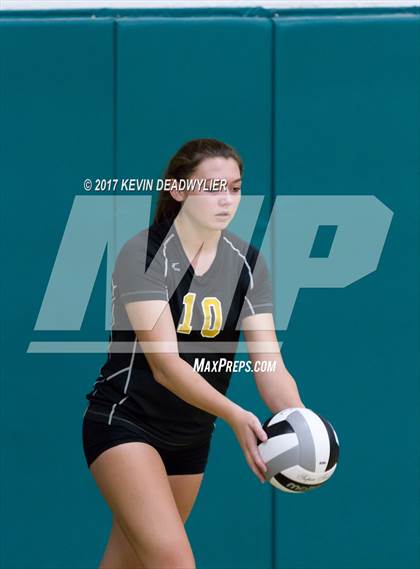 Thumbnail 2 in Royal vs. Pleasant Valley photogallery.