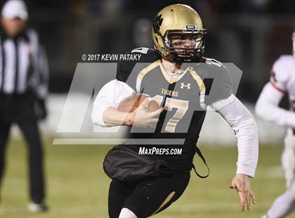Thumbnail 3 in Masuk vs. Daniel Hand (CIAC Class L Final) photogallery.