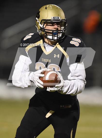 Thumbnail 2 in Masuk vs. Daniel Hand (CIAC Class L Final) photogallery.