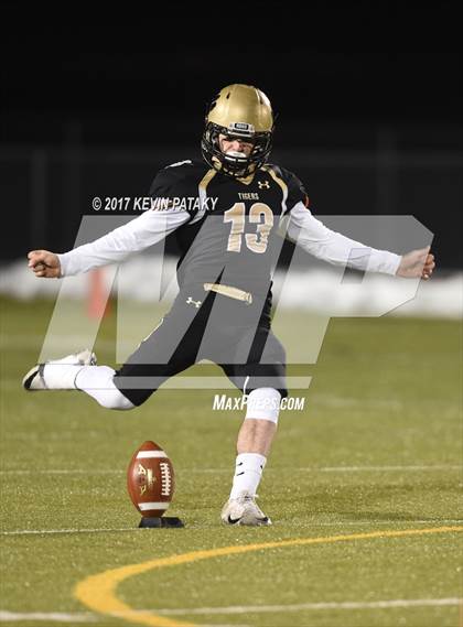 Thumbnail 1 in Masuk vs. Daniel Hand (CIAC Class L Final) photogallery.