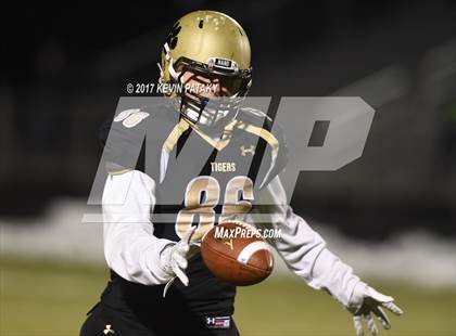 Thumbnail 1 in Masuk vs. Daniel Hand (CIAC Class L Final) photogallery.