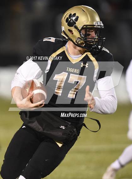 Thumbnail 1 in Masuk vs. Daniel Hand (CIAC Class L Final) photogallery.
