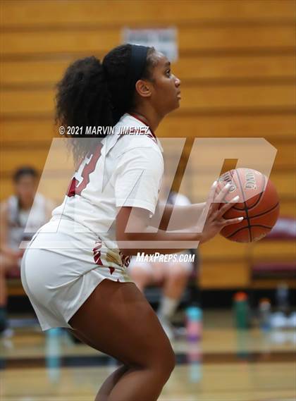 Thumbnail 2 in Oaks Christian vs Agoura photogallery.