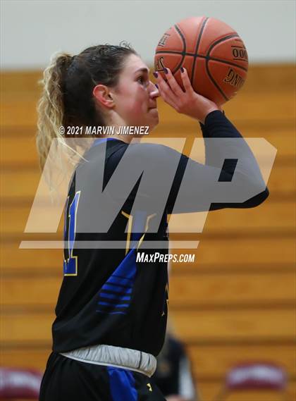 Thumbnail 3 in Oaks Christian vs Agoura photogallery.