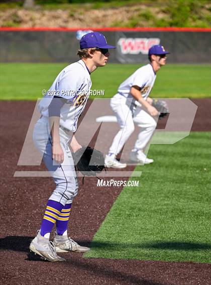 Thumbnail 2 in Skyline vs Issaquah (District 1/2 4A Playoffs) photogallery.