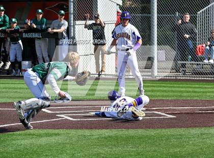 Thumbnail 2 in Skyline vs Issaquah (District 1/2 4A Playoffs) photogallery.