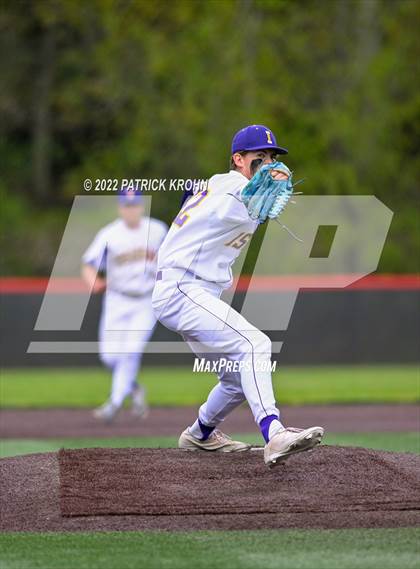 Thumbnail 3 in Skyline vs Issaquah (District 1/2 4A Playoffs) photogallery.