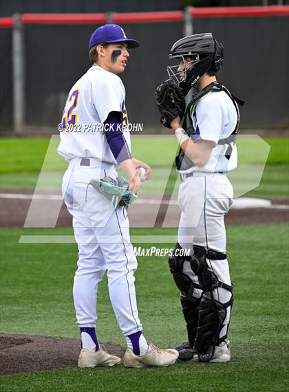 Thumbnail 1 in Skyline vs Issaquah (District 1/2 4A Playoffs) photogallery.