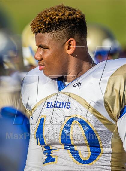 Thumbnail 3 in Katy vs. Fort Bend Elkins (UIL 5A D2  III Regional Playoff) photogallery.