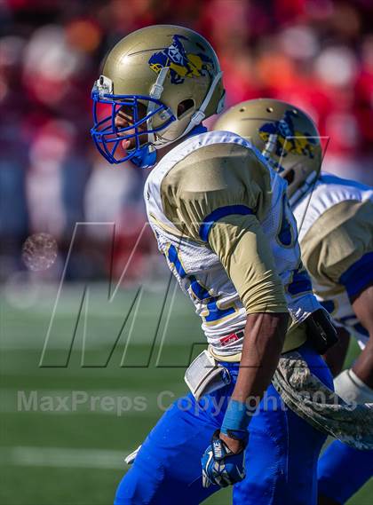 Thumbnail 3 in Katy vs. Fort Bend Elkins (UIL 5A D2  III Regional Playoff) photogallery.