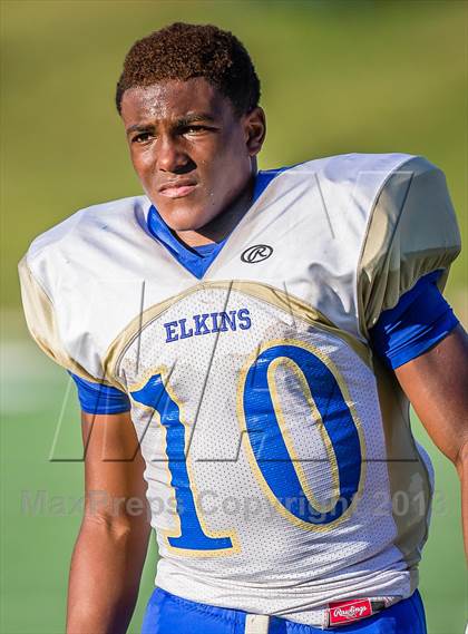 Thumbnail 2 in Katy vs. Fort Bend Elkins (UIL 5A D2  III Regional Playoff) photogallery.