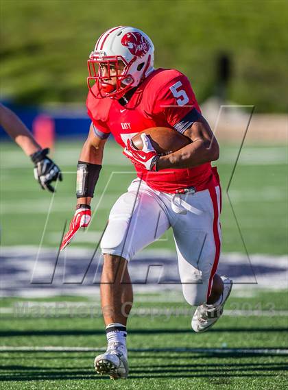 Thumbnail 3 in Katy vs. Fort Bend Elkins (UIL 5A D2  III Regional Playoff) photogallery.