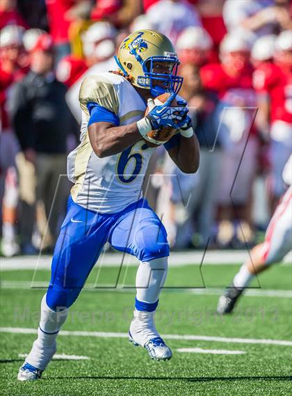 Thumbnail 3 in Katy vs. Fort Bend Elkins (UIL 5A D2  III Regional Playoff) photogallery.