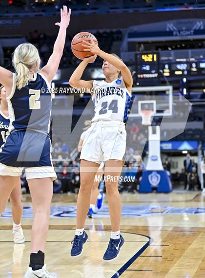 Thumbnail 2 in Greensburg vs. Norwell photogallery.