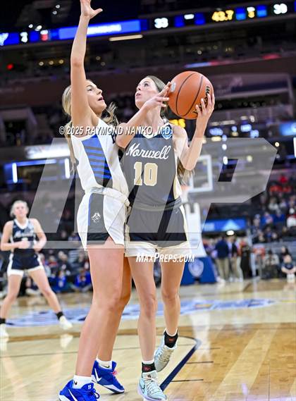 Thumbnail 3 in Greensburg vs. Norwell photogallery.
