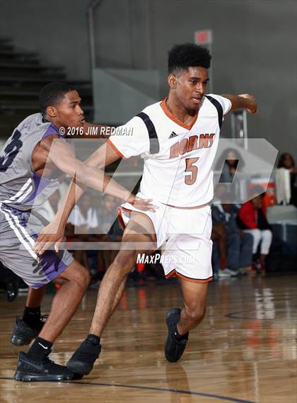 Thumbnail 2 in Dobie vs. Humble (McDonald's Texas Invitational) photogallery.