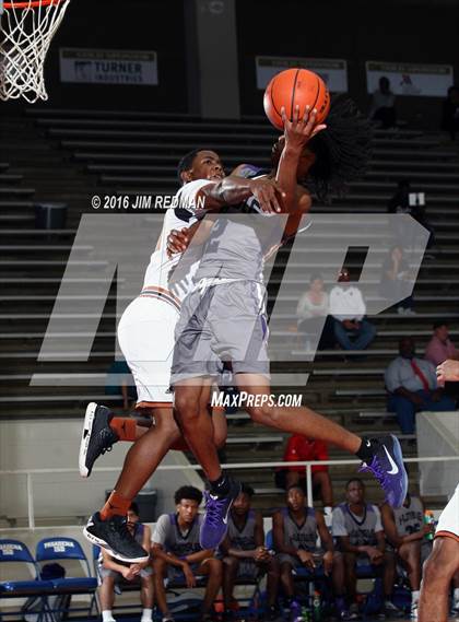 Thumbnail 2 in Dobie vs. Humble (McDonald's Texas Invitational) photogallery.