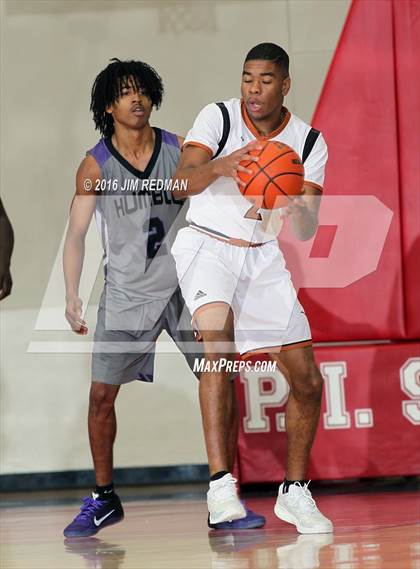 Thumbnail 3 in Dobie vs. Humble (McDonald's Texas Invitational) photogallery.