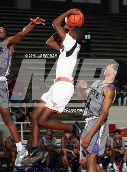 Thumbnail 2 in Dobie vs. Humble (McDonald's Texas Invitational) photogallery.