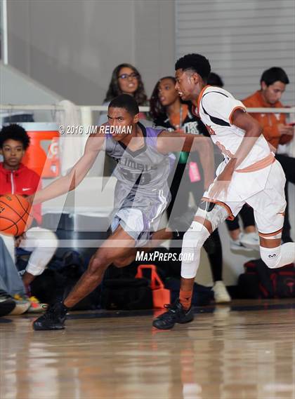 Thumbnail 2 in Dobie vs. Humble (McDonald's Texas Invitational) photogallery.