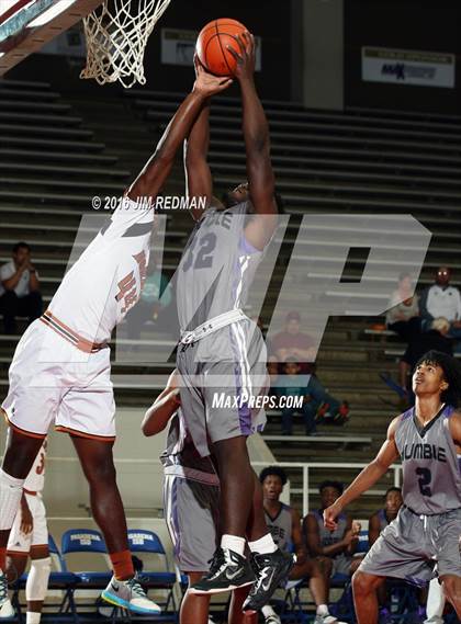 Thumbnail 3 in Dobie vs. Humble (McDonald's Texas Invitational) photogallery.