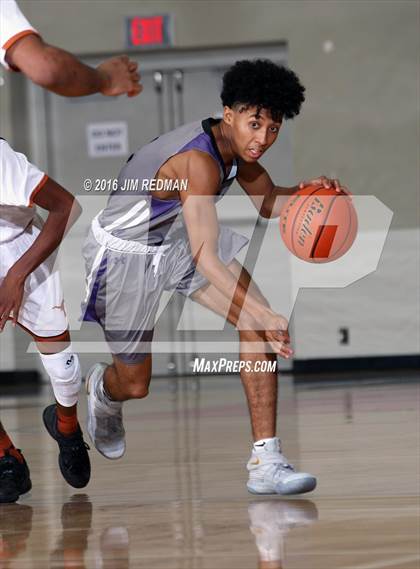 Thumbnail 1 in Dobie vs. Humble (McDonald's Texas Invitational) photogallery.