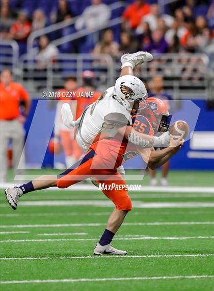 Thumbnail 2 in Hanna vs. Brandeis (UIL 6A Regional Playoff) photogallery.