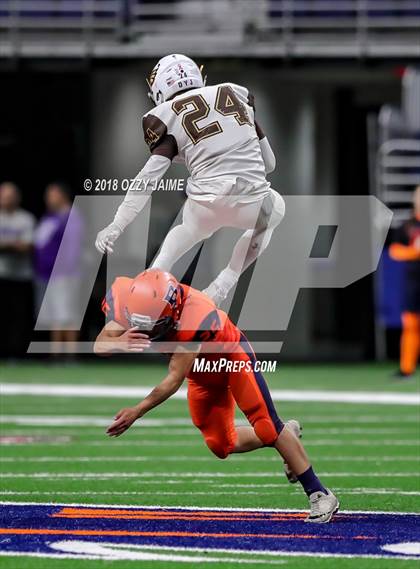 Thumbnail 1 in Hanna vs. Brandeis (UIL 6A Regional Playoff) photogallery.