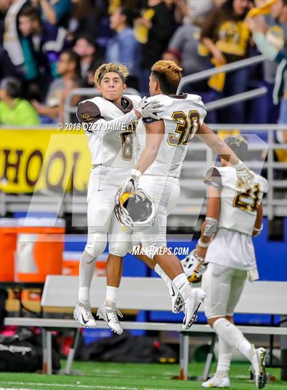 Thumbnail 3 in Hanna vs. Brandeis (UIL 6A Regional Playoff) photogallery.
