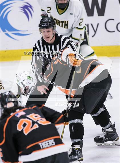 Thumbnail 1 in Mamaroneck vs. Williamsville North (NYSPHSAA Division I Semifinal) photogallery.