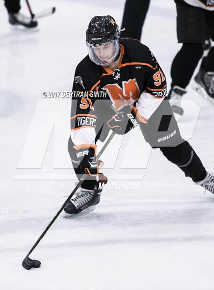 Thumbnail 1 in Mamaroneck vs. Williamsville North (NYSPHSAA Division I Semifinal) photogallery.