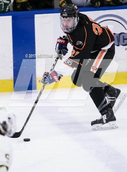 Thumbnail 3 in Mamaroneck vs. Williamsville North (NYSPHSAA Division I Semifinal) photogallery.