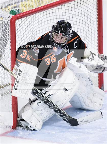 Thumbnail 3 in Mamaroneck vs. Williamsville North (NYSPHSAA Division I Semifinal) photogallery.