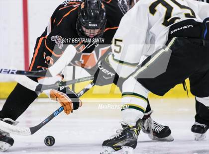 Thumbnail 3 in Mamaroneck vs. Williamsville North (NYSPHSAA Division I Semifinal) photogallery.