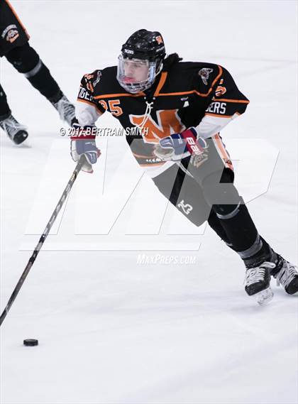 Thumbnail 1 in Mamaroneck vs. Williamsville North (NYSPHSAA Division I Semifinal) photogallery.
