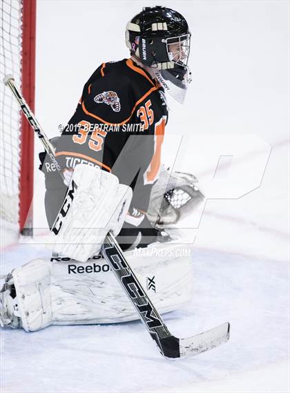 Thumbnail 2 in Mamaroneck vs. Williamsville North (NYSPHSAA Division I Semifinal) photogallery.